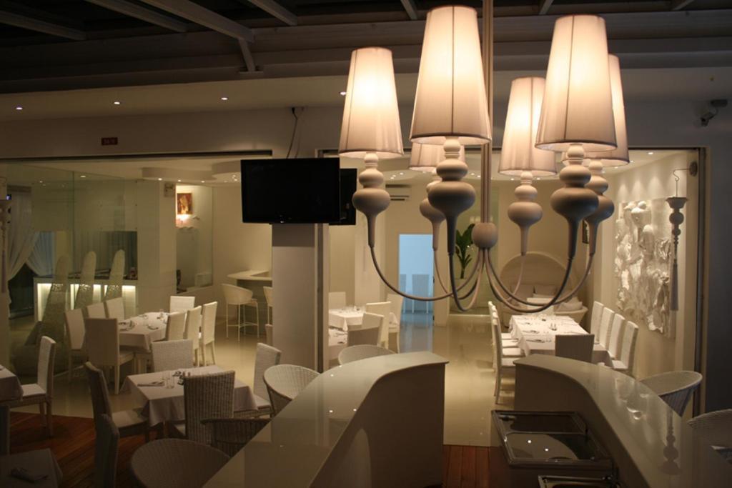 Santi White Hotel Phuket Exterior foto