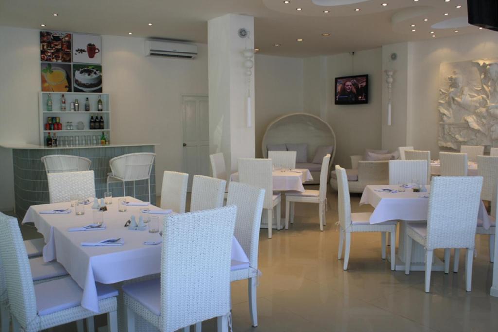 Santi White Hotel Phuket Exterior foto