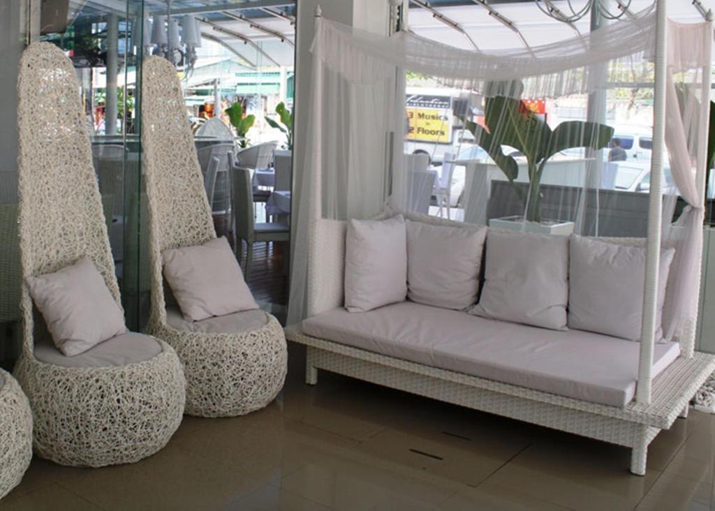 Santi White Hotel Phuket Exterior foto